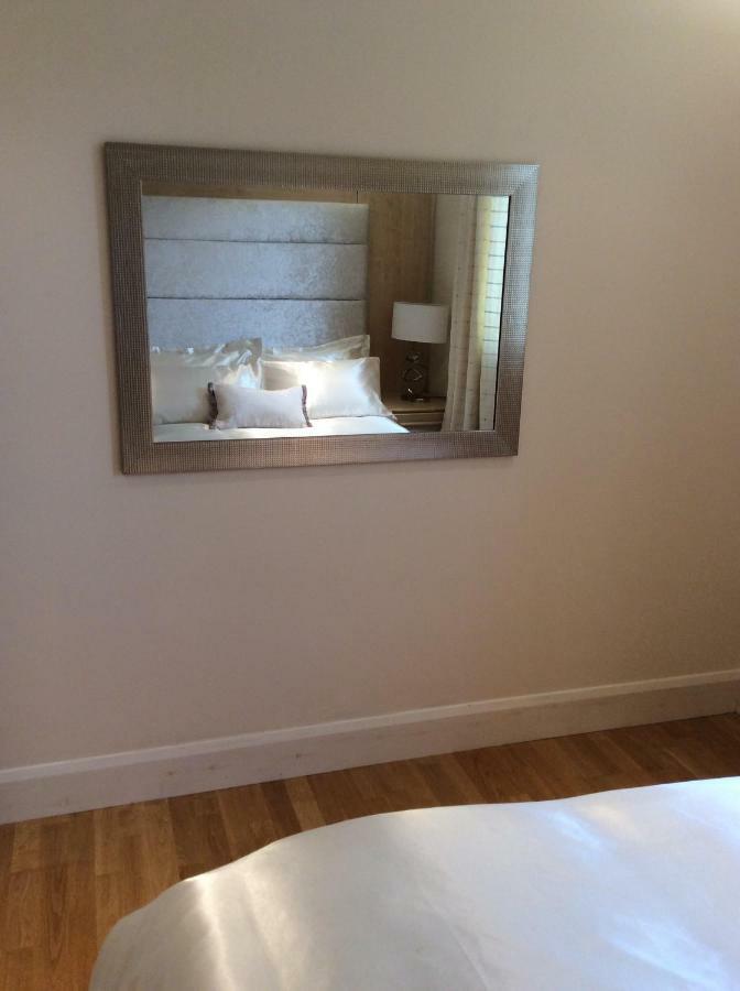 Modern Flat Apartment Watford  Ngoại thất bức ảnh