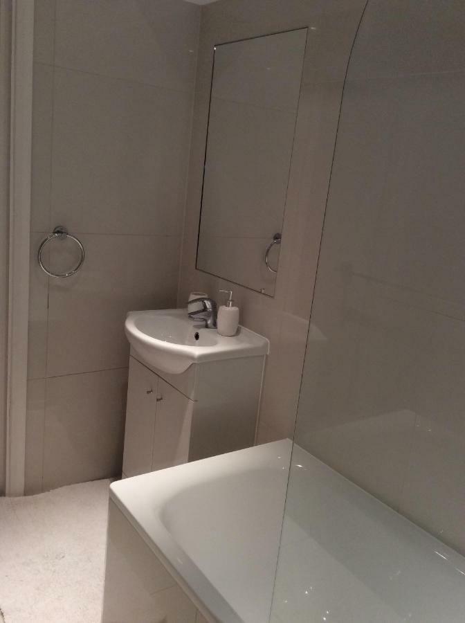 Modern Flat Apartment Watford  Ngoại thất bức ảnh